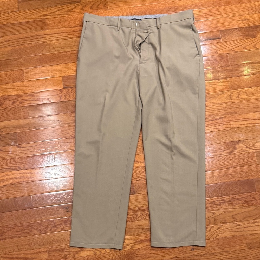 Haggar Men's Classic Stretch Fit Performance Flex Dress Pants